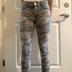 Camouflage jeans